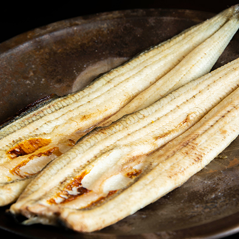 【特大サイズ/簡易包装】うなぎの白焼き（1匹200ｇ！2匹入り　たれ・山椒つき）